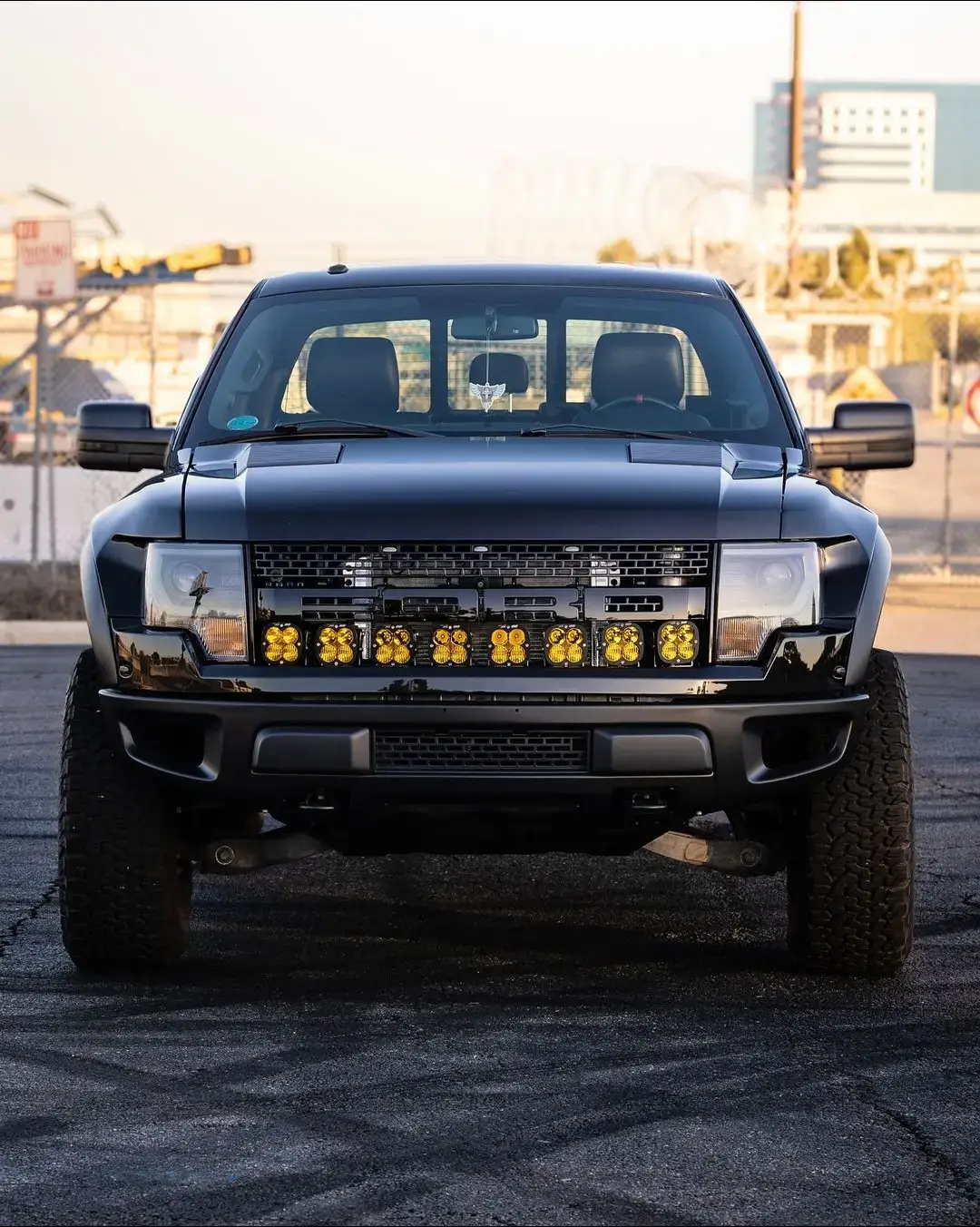 Awesome light Setup ig: gen1raptorkid  #raptorworld #bajadesigns #fordraptor #offroad #4x4 #offroading #fordf150 #raptor #rutas 