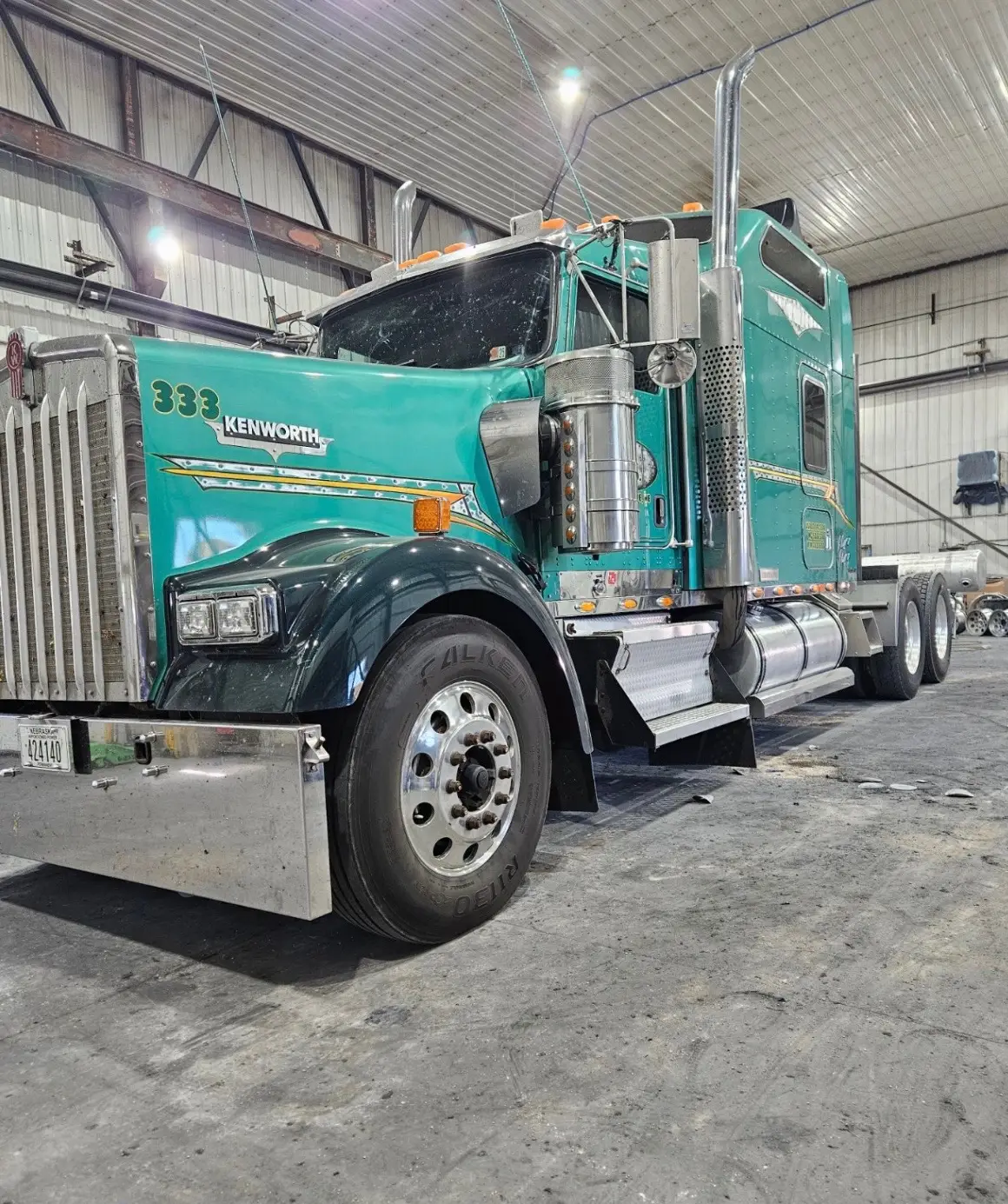 About a month or so ago, I gave away a polish job to @Paul Baker. @Para polishing did a beautiful job polishing out this truck. He’s located out of Cushing, IA. 🤙🏻 