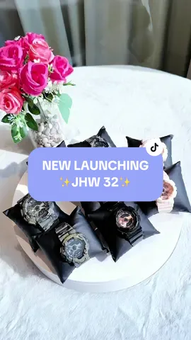 Tampil dengan gaya yang lebih sporty JHW 32 cocok banget nih buat jadi pilihan jam tangan daily kamu dan bisa couple-an juga lho sama pasangan kamu 🥰✨ #JHLadies #JimsHoney #ICarryJH #JHW32 #JamTanganJH #JimsHoneyIndonesia #fyp #jamtanganjimshoney 