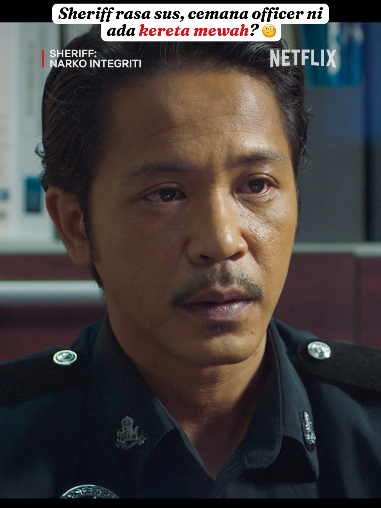 Mamat ni serabut nak larikan diri tapi Sheriff jalan dengan selamba je 🤣 #SheriffNarkoIntegriti   #SembangEntertainment #WhatToWatch #NetflixMY #Flixreview #Movies #MovieTok #MovieRecommendations