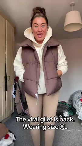 Ahhhh im excited for autumn!  #puffit #gillet #croppedjacket #jacket #viralproducts #coat #goggfashion #foryou #foryoupage 