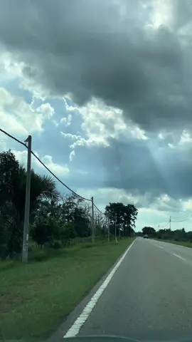Gomen Amanai ahhh sky 🌤️ #gojo #sky #fyp #foryou #bluesky #clouds #roadtrip 