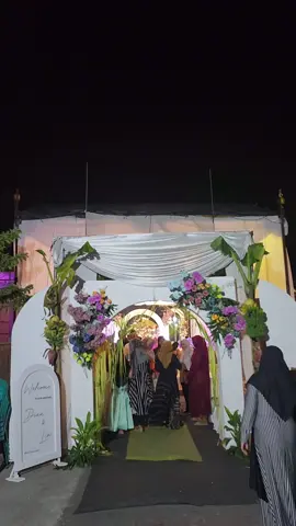 Wedding Dian & Lia 25 Agustus 2024 #viral #dekorasiindoor #weddingkediri #unduhmantu #sewatenda #kediri #fypシ #tendawedding #fyp #tendakhitanan #tendaweddingvvip #engagement #dekorasilamaran #wedding #dekorasiwedding #akadnikah #pernikahan #idepernikahan #raddintendadekorasi 