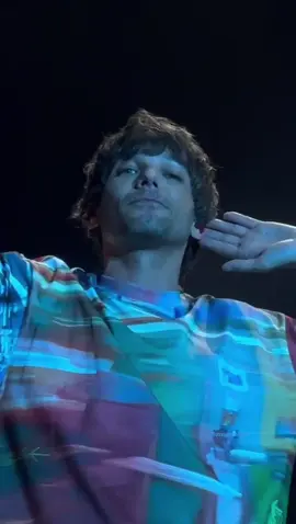 he just comes running over to me 🫠 #louistomlinson #fitf #faithinthefuture #lt #tomlinson #louie #louies #pov #onedirection @lthqofficial 