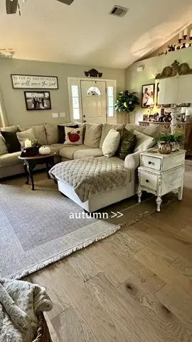 Happy Friday!! 🧡💛🧡💛 My house is ready for fall now just waiting on the weatjer to join me!!🤪 #fall #fallaesthetic #antique #thrift #thrifted #thrifttok 