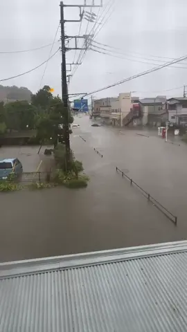 Severe flooding in Ninomiya, Japan due to Typhoon Shanshan - 29.08.2024 #inundaciones #inundacion #flooding #flood #news #strong #typhoon #shanshan #typhoonshanshan #japan #ninomiya #severeweather 