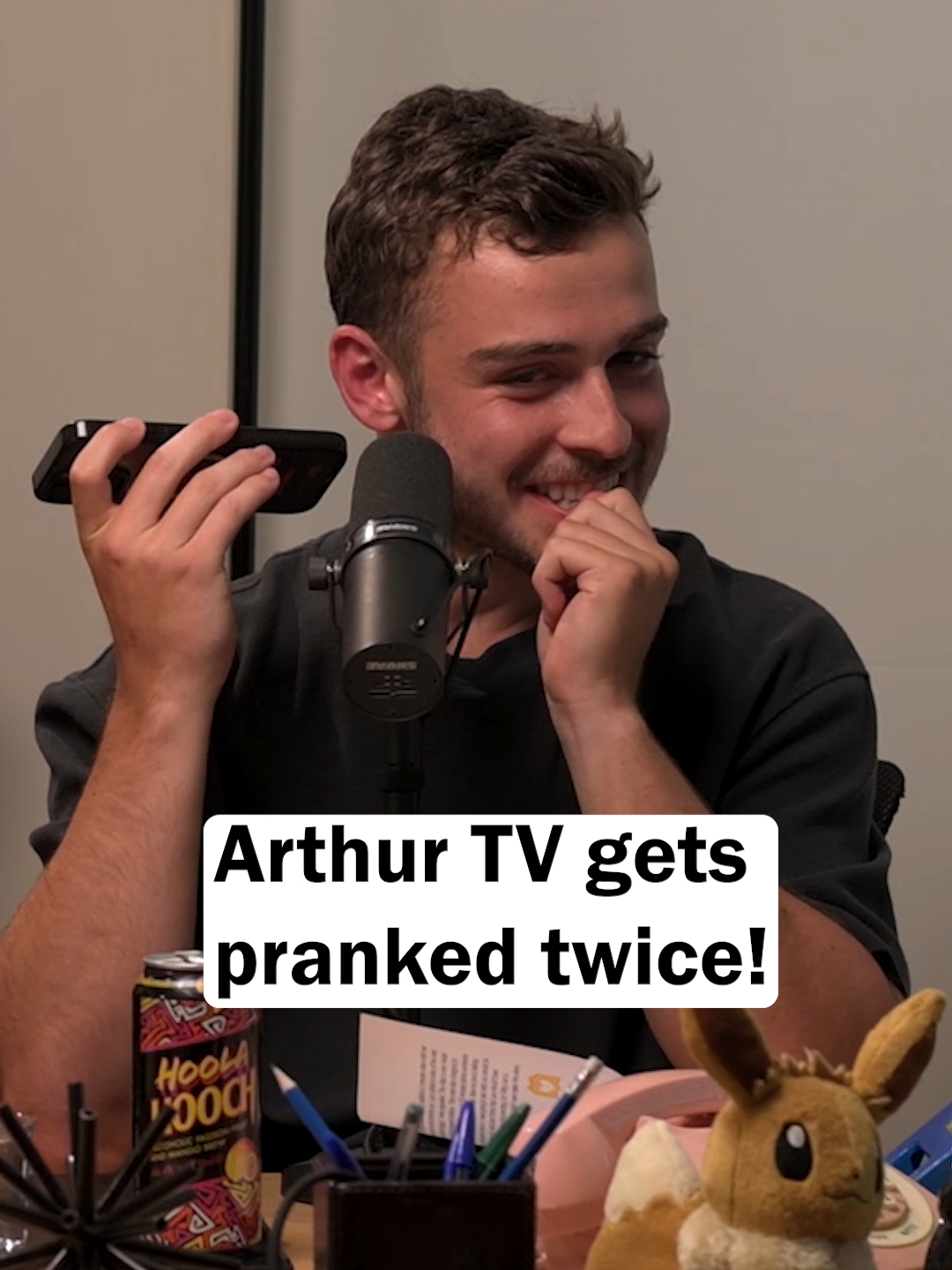poor arthur 😂 #arthurtv #prank #theuselesshotline #georgeclarkey