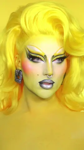 This yellow fantasy is really doing it for me 😮‍💨✨💛 _ #dragqueen #makeuptransformation #makeup #makeuptransition #transformation 