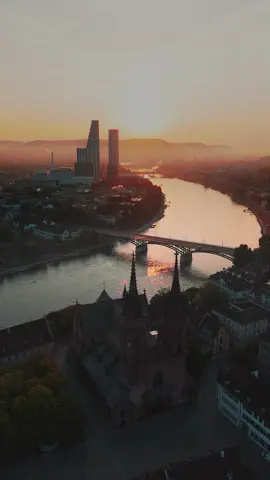 Morgens in Basel – einfach nur atemberaubend! #pascalfeigphotography #basel #thisisbasel #switzerland #myswitzerland #swiss #switzerlandtravel #europe #drone 
