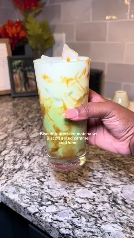 Where are my Biscoff lovers at ? 🤭  Biscoff butter iced matcha with Biscoff salted caramel cold foam🍵🫶🏾 #biscoffmatchalatte #matcharecipe #drinkrecipes #coffeeathome #matchatok #coffeetok #Foodie #biscoff #luxurykitchen #luxuryapartment #aestheticfood 