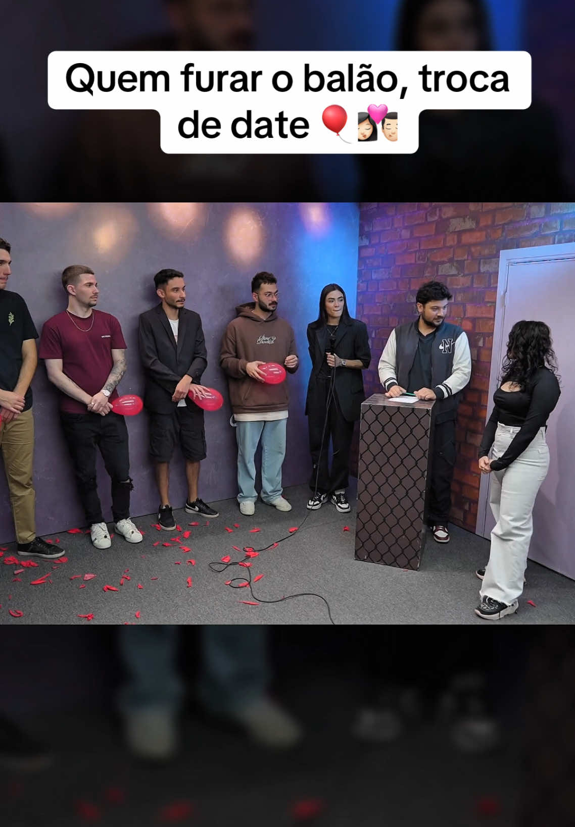 Quem furar o balão, troca de date 🎈👩🏻‍❤‍💋‍👨🏻 #date #paulo #casal #paulovitashow #quadro #gym #meninas 