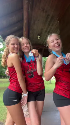 🏃‍♀️🫂🫶🏅@Maggie McClellan @nia #crosscountry #exchangeyear #Running #friends #transition 