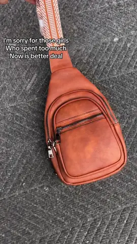 So many pockets for this crossbody bag#viral #trendy #womenbag #bagcollection #crossbodybag #tiktokshopfinds #tiktokmademebuyit #fashionbag #usa_tiktok 