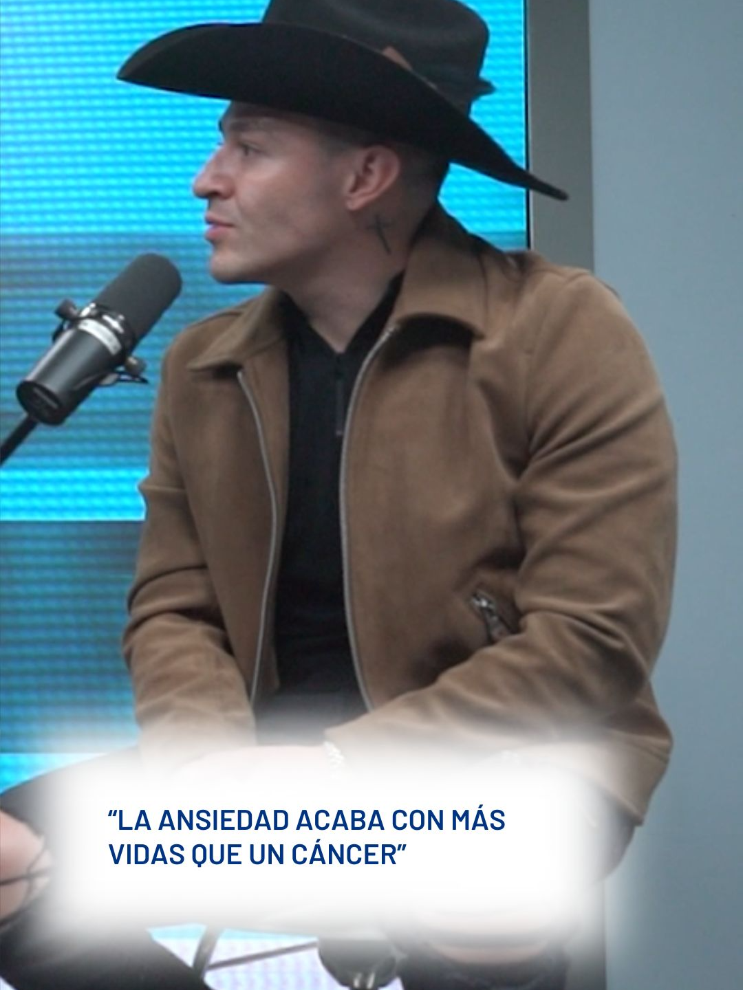 Luis Alfonso contó en #LoMásViral los duros momentos que vivió por cuenta de la ansiedad, por la que incluso tuvo que tomar medicamentos y por poco, asegura, termina internado en un centro psiquiátrico: “No podía comer, ni dormir. Yo estaba en los rines”.  Conozca la historia completa del artista que brilla en la música popular en www.youtube.com/noticiascaracol