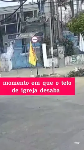 momento em que o teto da igreja desaba no Recife #news #noticias #tragedia 