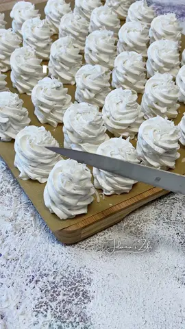 delicious fresh marshmallow curls