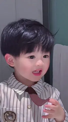 Di douyin pada pamer roti sobek, Moya pun gak mau kalah😂 #douyin抖音 #moya #cute #douyinkids 