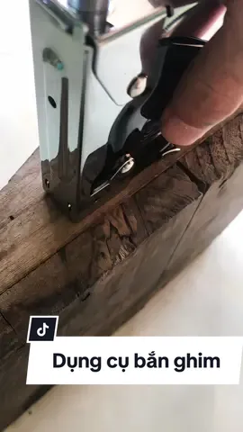 Dụng cụ bắn ghim cầm tay dùng trên chất liệu gỗ nhựa giấy hoặc đóng gói hàng hoá, bấm yên xe máy. #dungcubanghim #maybanghim #dungcubamghim 