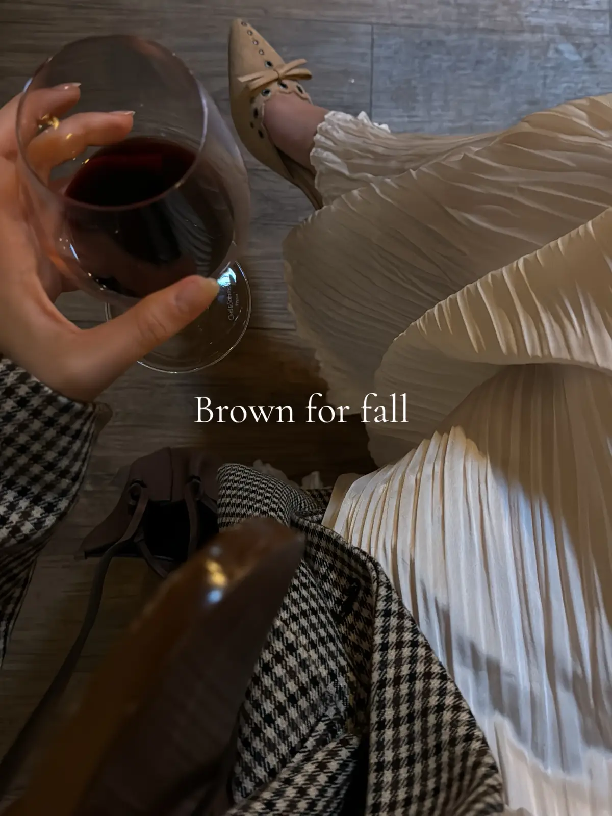Groundbreaking. But in this case I think chocolate brown is going to be absolutely a must for fall this year!  #falltrends #falloutfitinspo 