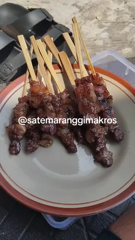 alhamdulillah buat jualan hari ini walau dari rumah tapi jma segini udah sold 🔥 #satemaranggi  #satemaranggimakros  #kuliner  #kulinerpurwakarta 