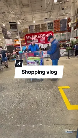 Quick stop sa Costco for some last-minute shopping before catching our flight back home!  #minivlogs 