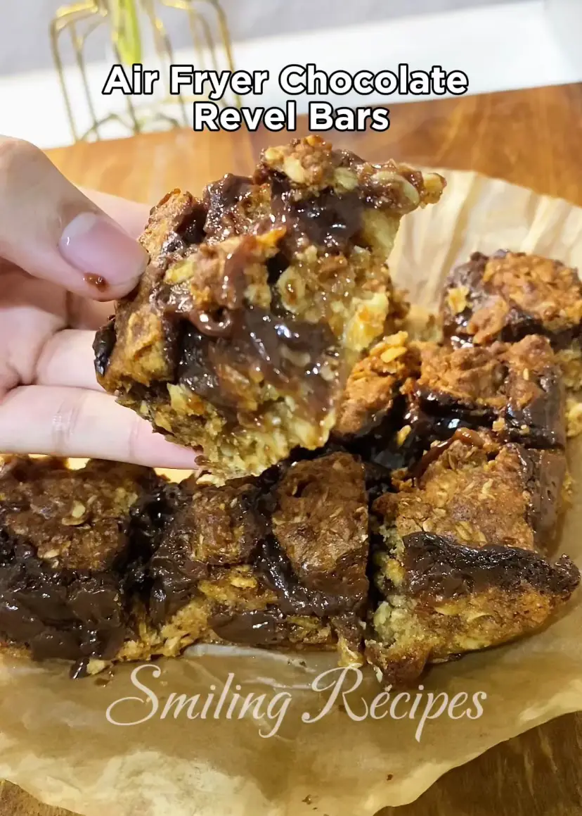 INGREDIENTS:  Oat Bars: - 1 and 1/2 cup rolled oats - 1/2 tsp baking soda - 1/4 tsp salt - 1 cup brown sugar - 1/2 stick butter room temp - 1 egg - 1 tsp vanilla extract - 1 cup all purpose flour Fudge: - 1/2 cup condensed milk - 100 g semi sweet chocolate chopped - 1/4 cup butter - pinch of salt - 1/2 tsp vanilla #foodieph #airfryer #revelbars #easydessert #recipes #desserttiktok 