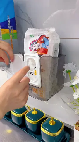 Với hộp đựng khăn giấy cốc hút này, khăn giấy lớn nhỏ và khăn ướt có thể được treo trên tường!! #hopkhangiaytrrotuong #tienich #thietthuc #jizonguyen 