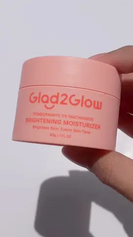 skincare pink nih, very cutesy💗 moist g2g bagus bgt buat mudarin bekas jerawat pie dan pih🫶🏻🫶🏻 #g2g #glad2glow #glad2glowmoisturizer #niacinamide #moisturizermurah #reviewjujur #ugccreator #ugc #ugccontentcreator #fyp #pinkskincare 