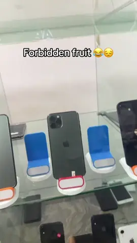 Pls let iphone xr users breath 😂😂#funny #explore 