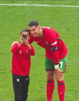 When Kids met Ronaldo 😍. #football  #Soccer  #trending  #viral  #footballmoments  #foryou  #fyp 