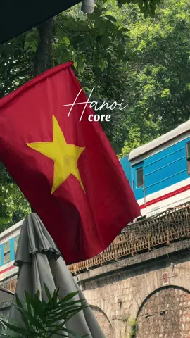Hà Nội mấy ngày gần đây… lòng yêu nước rạp rực #hanoi #dichillmotchut 