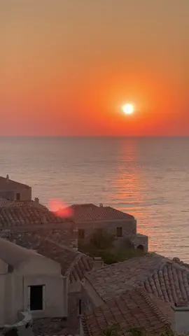 Monemvasia Sunrise 🇬🇷 Fun fact: @Aliki has been visiting Monemvasia her whole life, but she never knew you could catch the sunrise from the Kastro. So, we got to share our first one together there. 🌅 #sunrise #cinematic #greece #castle #timelapse