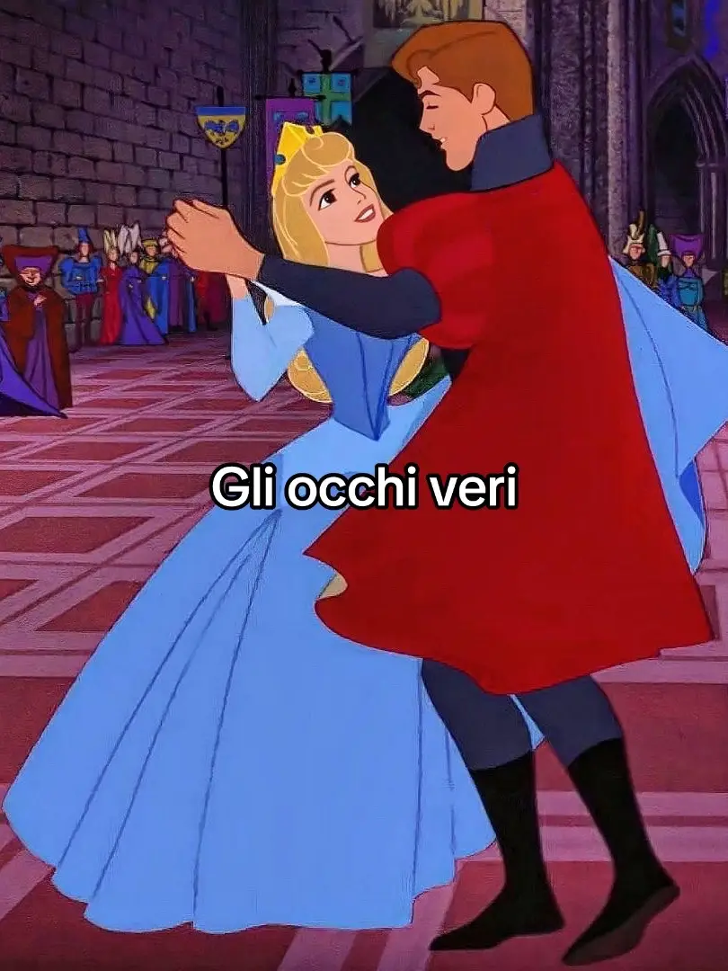 I suoi occhi erano blu ma a causa della maledizione sono diventati viola. Disney decise di lasciarli viola per evitare confusione con Cenerentola. Aurora è la prima principessa con gli occhi viola 💜 #labellaaddormentatanelbosco #aurora #disney #disneyitalia #disneyanimation