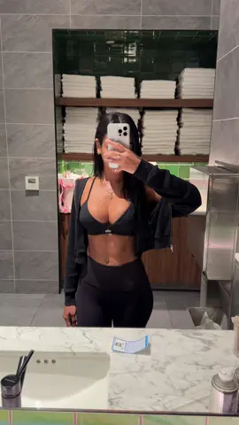 gym day 🤍🎧 #fyp #la 