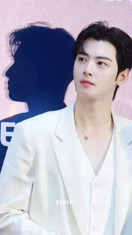 Even his shadow is perfect!😭👌🏻❤️ #chaeunwoo #nescafexchaeunwoo #차은우 #xyzbca 
