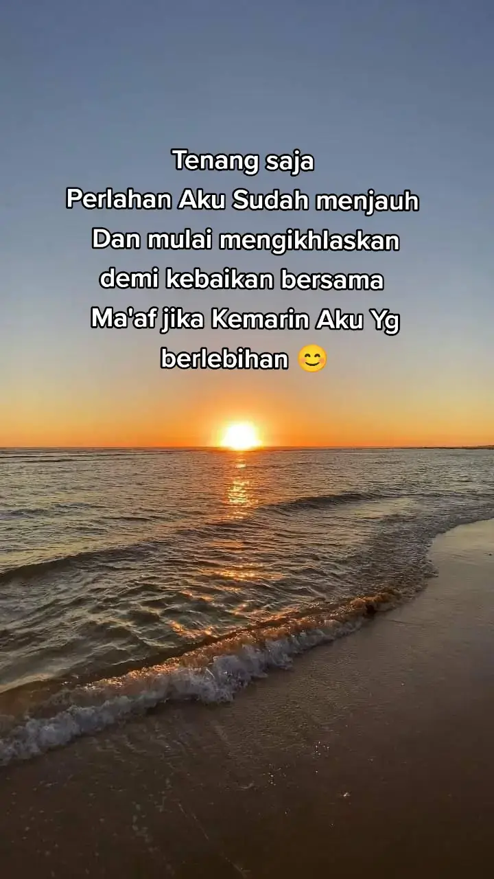 Dari senja Aku belajar tentang Keikhlasan untuk suatu Keindahan yang akan hilang Dan senja mengajarkan bahwa  Kepergiannya memang Menyakitkan  Senja ,Aku ga sanggup bersamamu Yang disukai banyak orang  Jika senja mampu mengalah untuk malam maka kenapa tidak Aku mengalah pada rindu '& Untuk Apa Kembali, Kalau hanya untuk Pergi Lagi #senja #rindu #Masihtentangmu #terimakasih #masukberanda #fypシ 