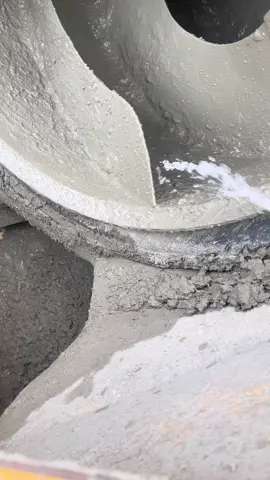 End of pour rinse #bluecollar #rmx #construstion  #wet #concrete #readymixdriver #trucker #mixerdriver #readymixconcrete #readymixdriverlife #trucker #mixerdriver #dirtyjob #unionworker #nj #endlessjourney #rinse #endofday #pump #pumptruck #slump #rinse #clean #pour 