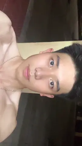 Em không thèm ngó nên tôi vẫn ế