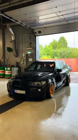 Dusty Trunk😢🙄 #foryou #foryoupage #fyp #4u #viral #xyzbca #carsoftiktok #cartok #carcommunity #bmw #bimmer #diesel #x5 #x5e70 #m57 #bagged #rotiform 