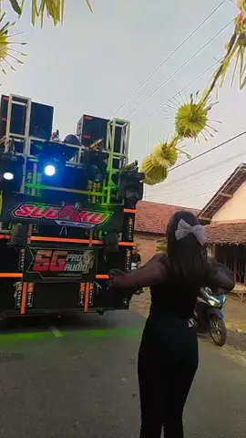 karnaval nglinggo Gondang DS gobang kabupaten Nganjuk full sawer 😊desa bos bawah merah ,sound SG audio  🔥#Gobang #nglinggonganjuk #karnavalsoundsystem #trendnyiksobatin #dance 