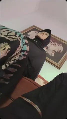 entahlah.. pertemuan tadi dengan beliau amat sangat syahdu.. tidak ingin jauh rasanya.. 2 jam yg sangat singkat. sehat slalu Ibu Nyaiku 🤲🏻☺🙏🏻 #ibuNyaiRifahSuzana  #ponpesdarulmukhlashin  #tegalsiwalanprobolinggo 