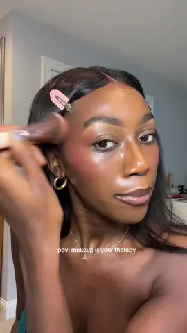 its so relaxing 🧘🏾‍♀️💗 #grwm #makeuptherapy #blackgirlmakeup 