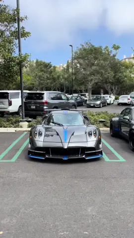 Exposed carbon with blue accents duo #pagani #porsche #gunther #huayra #carbon #carbonfiber #exposedcarbon #911 #fypシ゚viral #hypercar #supercar #viral #blowthisup 