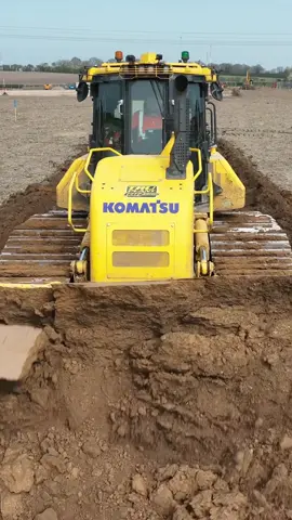 Tru7 Group Komatsu D71PXi dozer on a long push