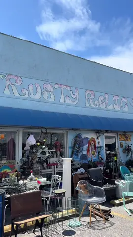 Now y’all know i loveeeeee a whole day dedicated to antique shops!! And they all are conveniently on the same street? YES PLEASE! #antique #antiqueshops #antiquemalls #antiquefinds #pensacola #florida #thrifted #estatesale #decor #interiordesign 