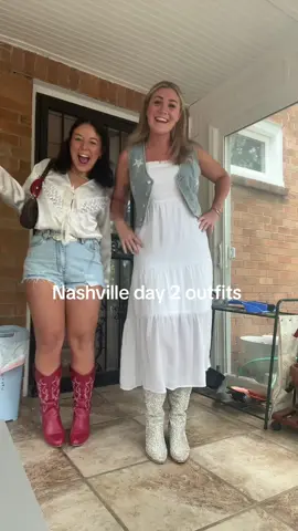 Slaying @em!  #nashville #outfitcheck #OOTD #tennessee #countrymusichalloffame #besties #girly #girltok 