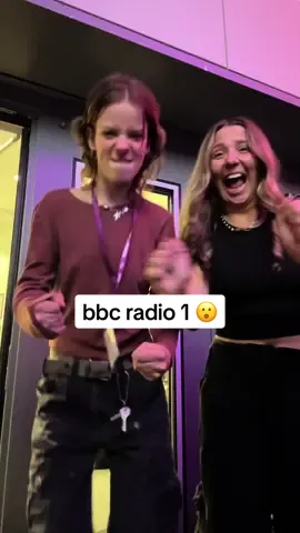 THAT WAS SO FUN YOU GUYS @BBC Radio 1 😃😃😃😃❤️❤️❤️ #grief #griefpodcast #podcast #podcastclips #bbcradio1 