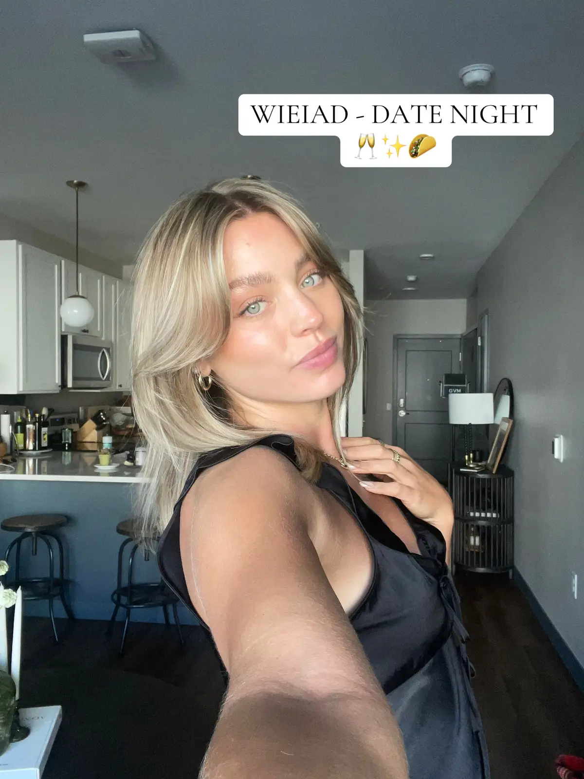 I usually keep my meals relatively small and high protein during the day when i know im going out to eat so i can fully indulge at date night :)  #whatieatinaday #wieiad #datenight #eatingout #mealideas #healthymeals 