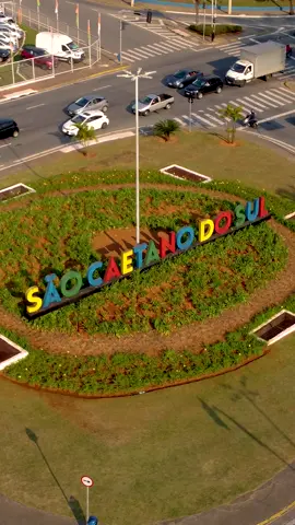 Vista aérea da cidade de São Caetano do Sul, no ABC Paulista, feita por drone pela FilmeSync. Com aproximadamente 170 mil habitantes, São Caetano do Sul é a menor entre as cidades do ABC. No entanto, isso não diminui o charme e a beleza dessa pequena grande cidade, que pode ser contemplada nas imagens capturadas. Siga-nos para acompanhar mais resposts, conteúdos e produções da FilmeSync  #filmesync #saopaulo #cinema #audiovisual 