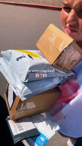 unbox my packages w me🌸 thank you to all these amazing brands #pr #unboxing 